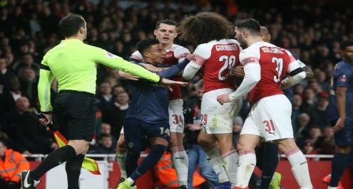 الاتحاد الإنجليزي يفتح تحقيقاً بشأن واقعة "العملة النقدية" في مباراة أرسنال ويونايتد